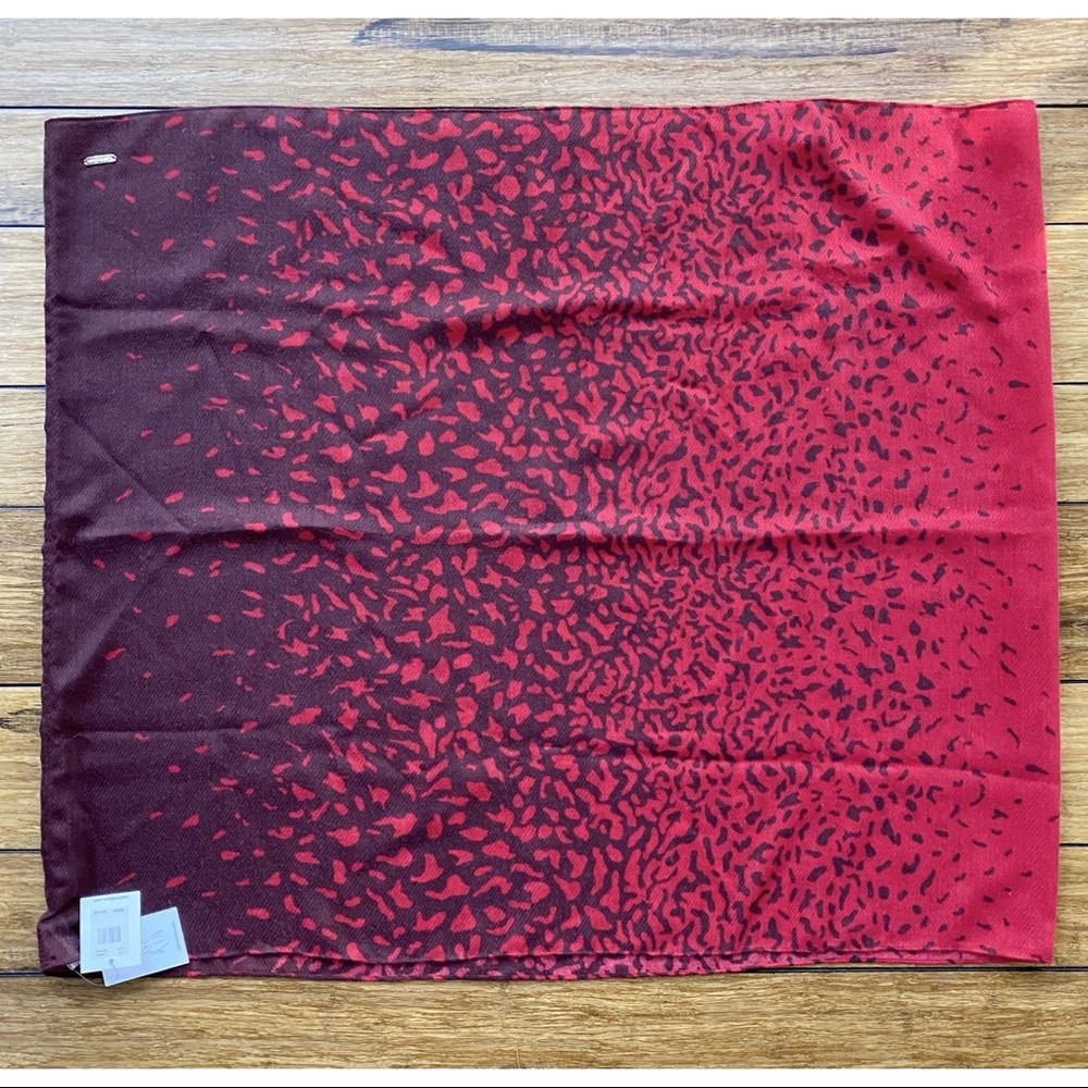 Calvin Klein Soft Infinity Scarf, “Rouge” Print - NWT - Picture 4 of 12